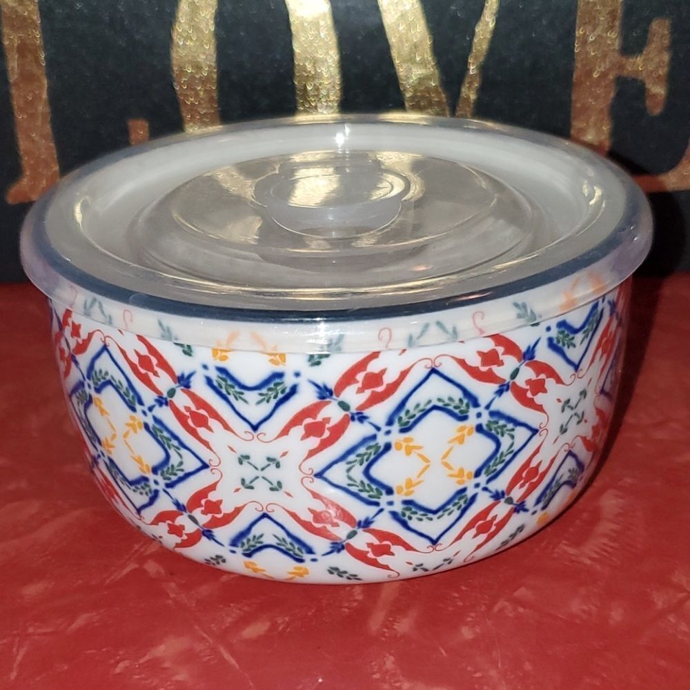 Signature Housewares Storage Bowl with Lid